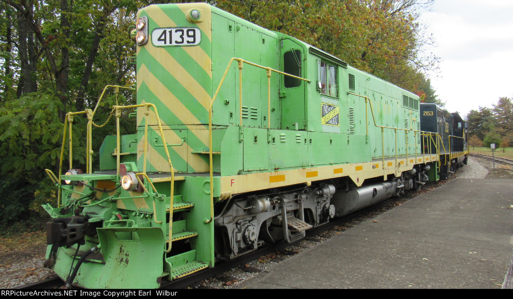 Ohio South Central Railroad (OSCR) 4139 & 2153